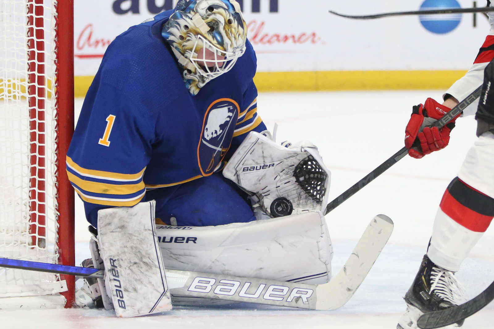 Luukkonen makes a save